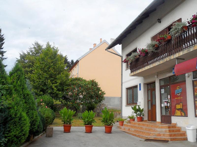 Apartment Rendulic Rakovica Bagian luar foto